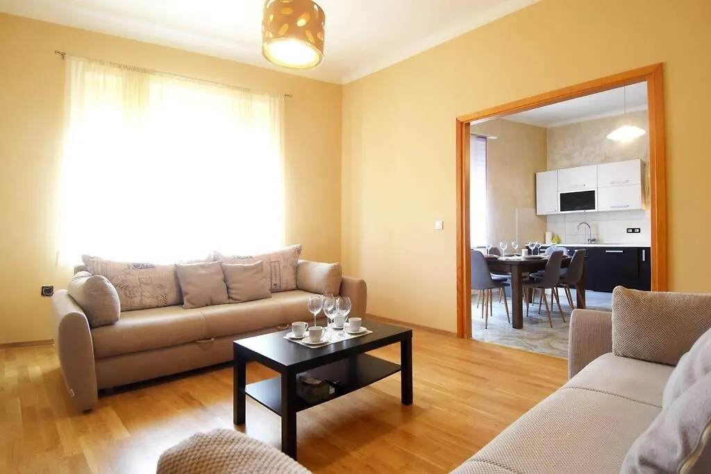 Apartment Apartman Iris -Odlicno Mjesto U Centru Pule Pula