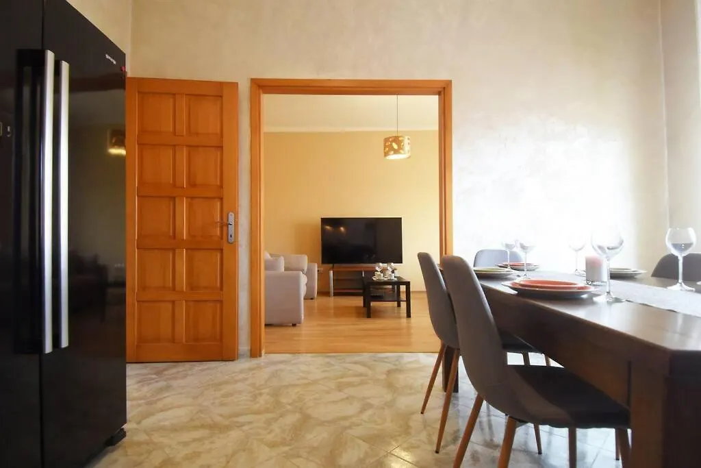 Apartman Iris -Odlicno Mjesto U Centru Pule Pula Apartment